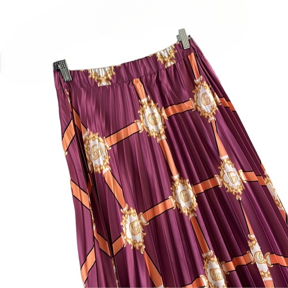 💜Gucci 2019 Purple Gold Marmont GG Doubloon Harness Silk Pleated Skirt💜 - Picture 5 of 8